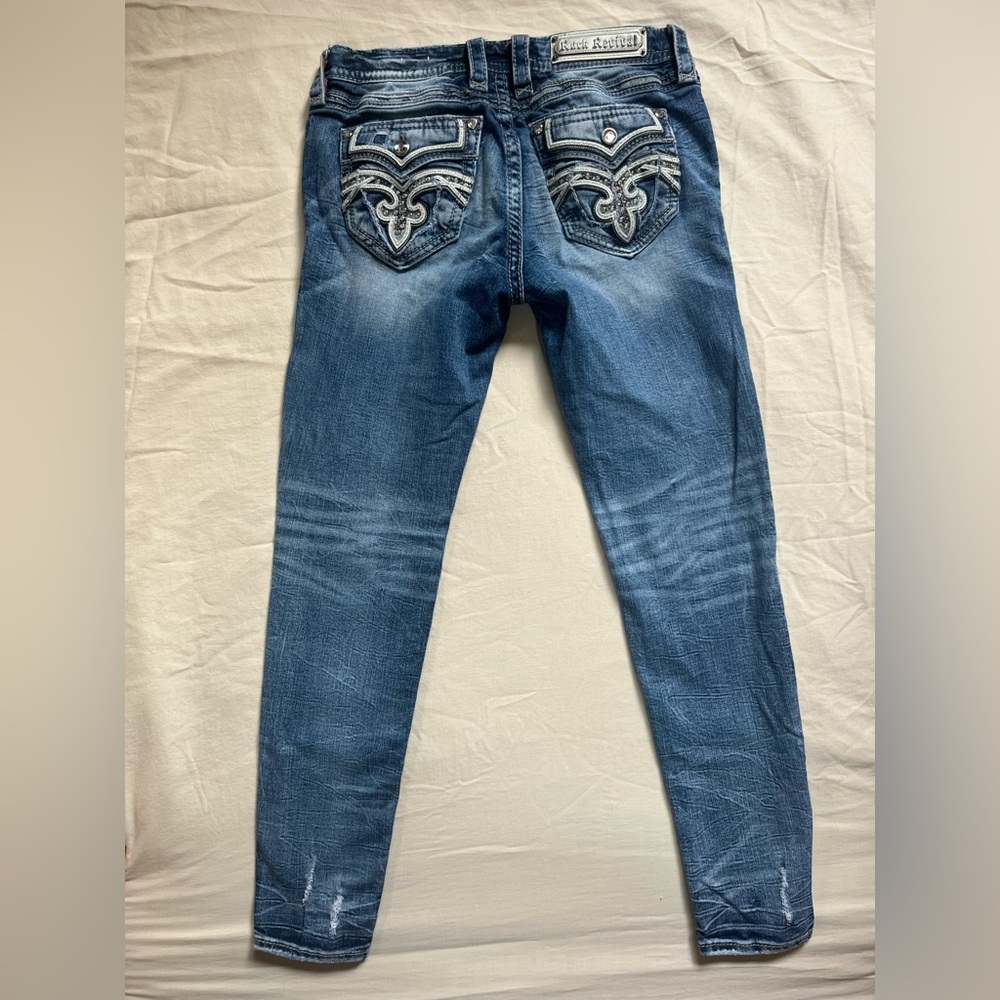 Rock Revival. Pilkin. Lightly Distressed Blue mid-rise Skinny Jeans. Size 29